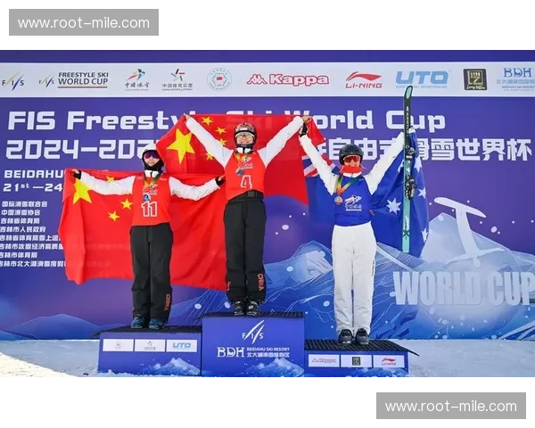 中国自由式滑雪空中技巧队强化着陆稳定性训练 降低失误率